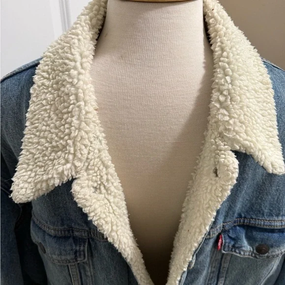 New like Levi's Blue Denim Jacket with Sherpa Lining. - Picture 2 of 13